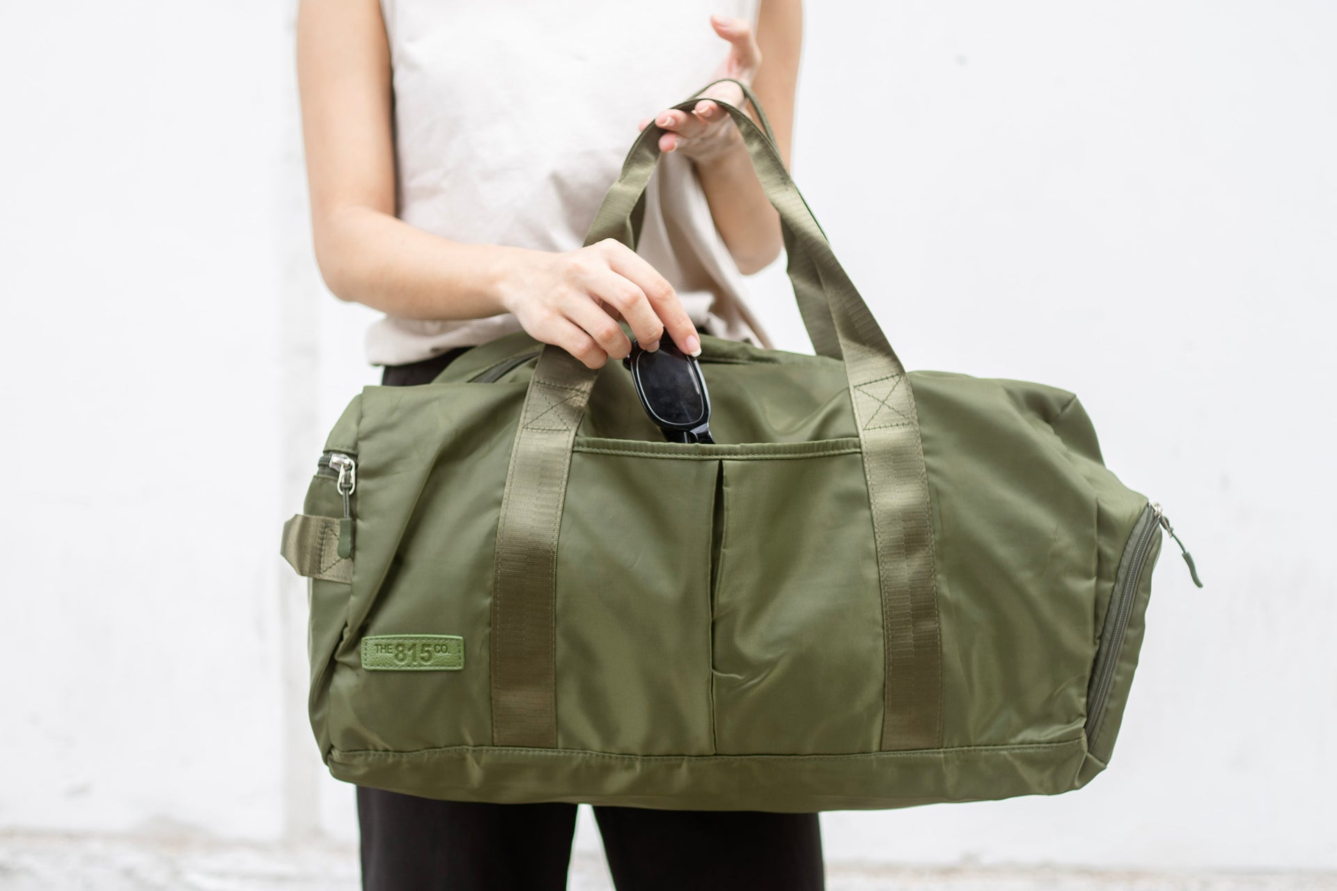Load video: Blair Sportsbag with wet &amp; dry compartment