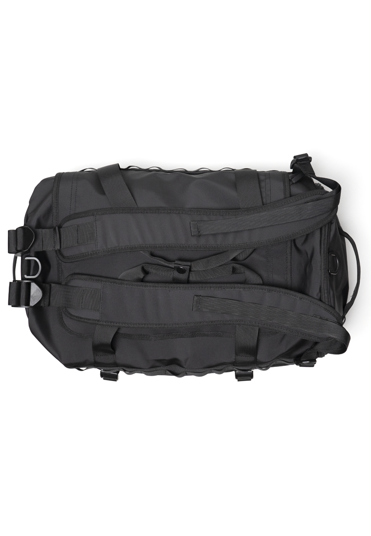 Pack light with the help of the Carbon 2 way Sports bag. It can be